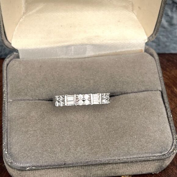 Vintage Cubic Zirconia Band 925 Cocktail Ring in Sterling Silver Size 8 1/2 - Picture 4 of 10